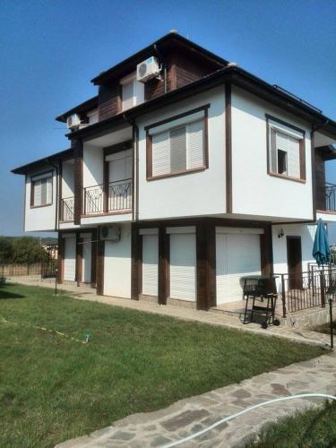 Three-Bedroom House image 3