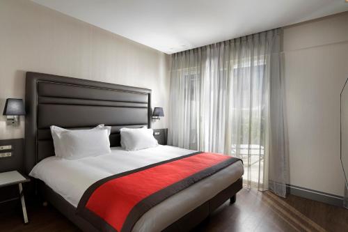 Holiday Suites - image 12