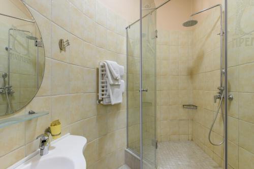 Premium Hotel - image 8
