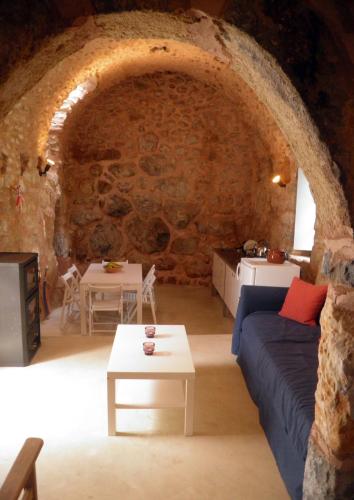  Traditional Stone House in Láyia