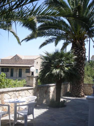 مدخل, Antonio Studios in Alykanas