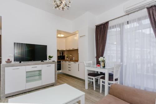 Opium Mar Apartments - image 9