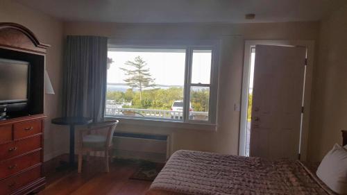 Acadia Ocean View Motel - main image