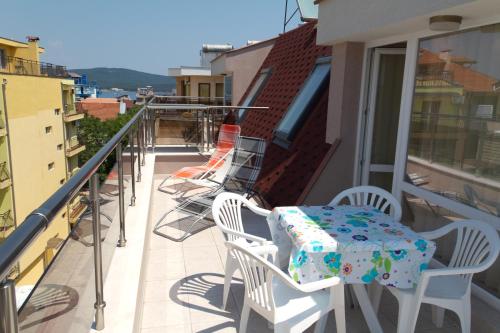 شرفة/ تراس, Guest House Dobi in بريمورسكو