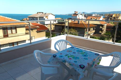شرفة/ تراس, Guest House Dobi in بريمورسكو