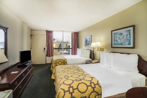 Baymont by Wyndham Johnson City - image 2
