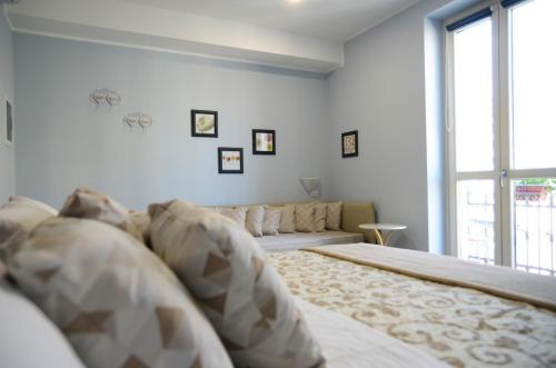 1 king bed, 2 twin beds