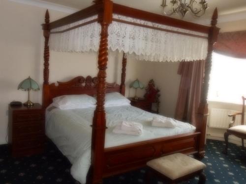 Dinorben Arms Hotel - image 2