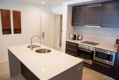 131 Temple Luxury Swimout Apt photo 4