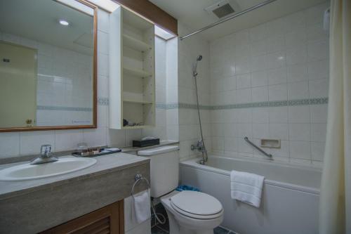 Premier One-Bedroom Apartment room in Sakura Residence & Hotel
