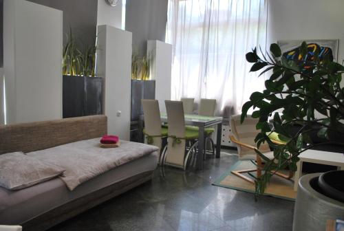 Apartment Center 25 - image 4