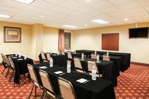 Wingate by Wyndham North Little Rock - image 38