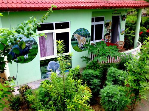 정원, Hotel Rhino Land-Sauraha Family Home in 치트완