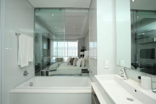 Luxury @ Sandton Skye - Tap to explore photos
