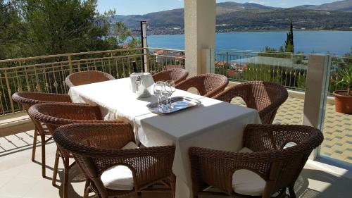 Luxury Villa Star Lights Trogir - heated pool hot tub gym billiard - image 6