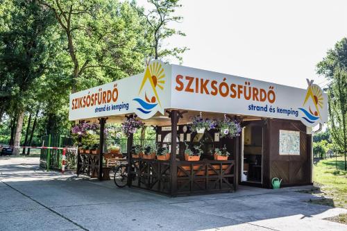 Lobby, Sziksosfurdo Strand es Kemping in Domaszék