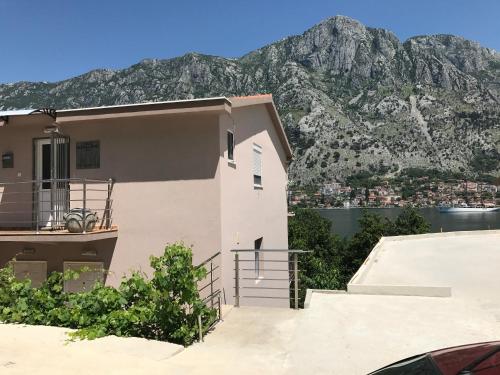 Apartmani Cuce in Mou