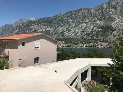 Apartmani Cuce in Mou