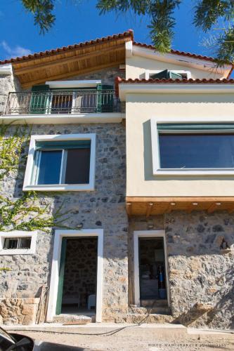 ทางเข้า, Villa Mos in แคลามาทา