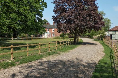 Lingwood Hall - image 2