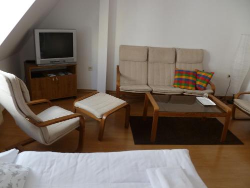 Triple Room (3 Adults or 2 Adults + 1 Child)
