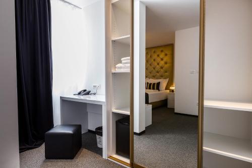 B Gold B&B - main image