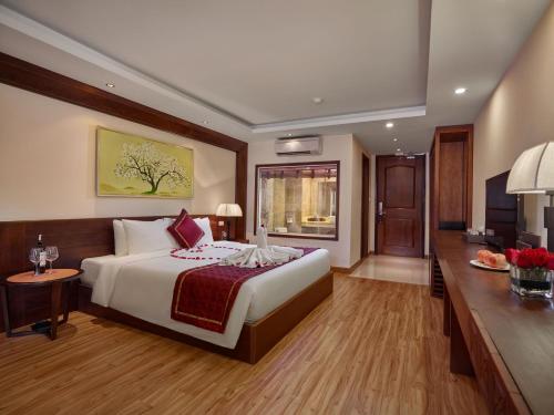 Uitzicht, Sapa Freesia Hotel near Sapa Market