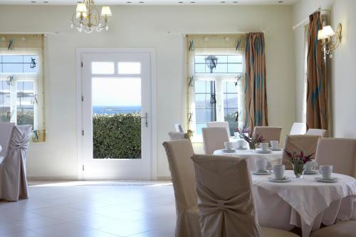 Lobi, Hotel Mediterranean in Naxos Island