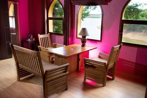 Bar/lounge, Le Chateau du Lac de Mantasoa in Mantasoa