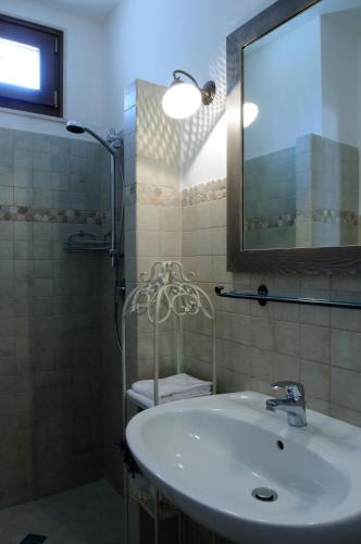 Bathroom, Il Borgo Delle Querce Villa Fichi Piscina privata in Pozzo Salerno