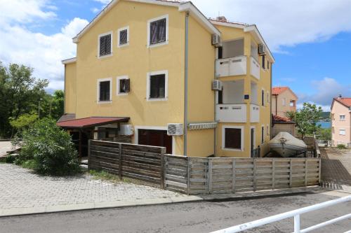  Apartment Bensak, Pension in Klimno