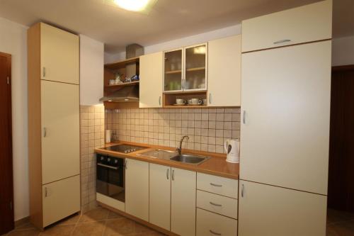 Apartment Bensak - image 7