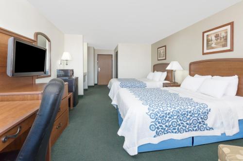2 queen beds