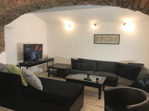 Big Homebase with Billardtable - image 10