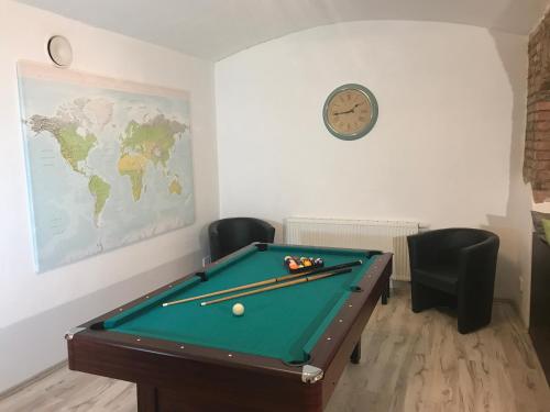 Big Homebase with Billardtable, Praha (fotografie 2)