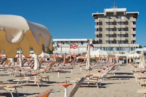 Beach, Hotel Ascot & Spa in Rimini