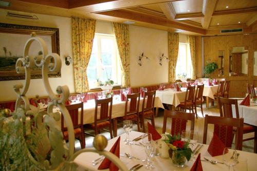 Étterem, Gasthaus zur Linde in Hohenpolding