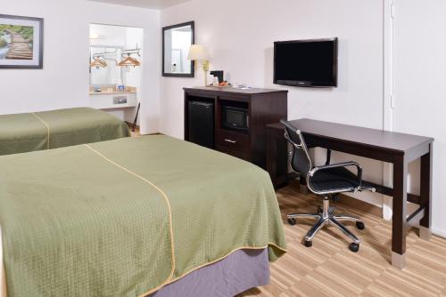 Americas Best Value Inn Clute - image 10