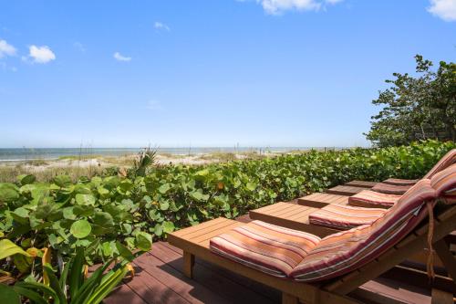 Tropical Cocoa Villas Across from the Beach - image 2