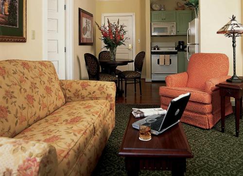 Lighthouse Inn at Aransas Bay Stop at Lighthouse Inn at Aransas Pass to discover the wonders of Rockport (TX). Featuring a satisfying list of amenities, guests will find their stay at the property a comfortable one. Service-minded