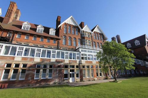Yarrow Hotel - image 11