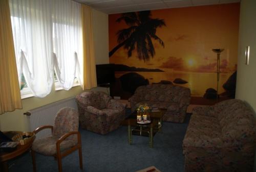 1 king bed, 1 sofa bed