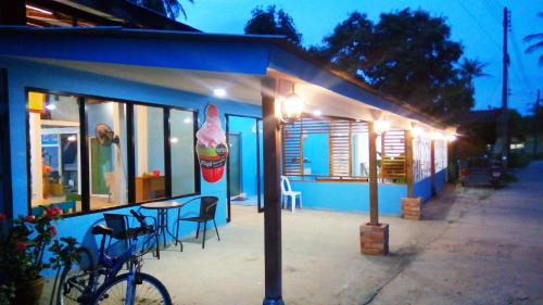 Unterkunft von außen, Koh Mook Hostel in Trang
