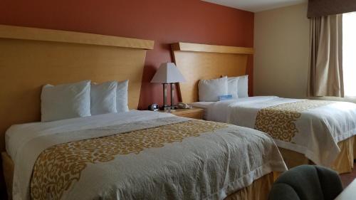 Days Inn by Wyndham Woodland - image 6