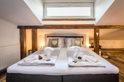 Bed, Luxusni Apartman NMNM Mezonet in Nove Mesto Na Morave