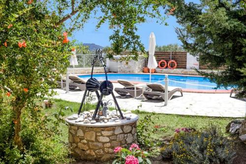 Blue Horizon Studios Blue Horizon Studios is conveniently located in the popular Megali Ammos area. The property features a wide range of facilities to make your stay a pleasant experience. Service-minded staff will welco