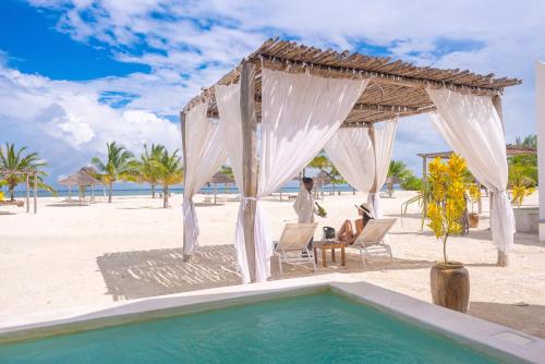 Terraza/balcón, Konokono Beach Resort in Michamvi