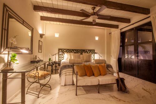 Deluxe Suite with Spa Bath room in Casa de Alba Hotel Boutique