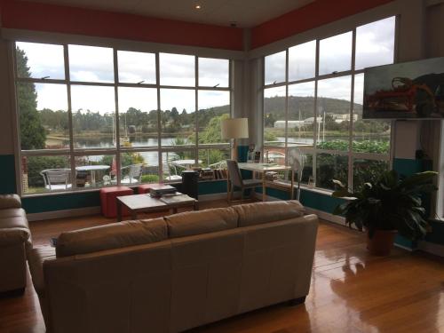 Shared lounge/TV area