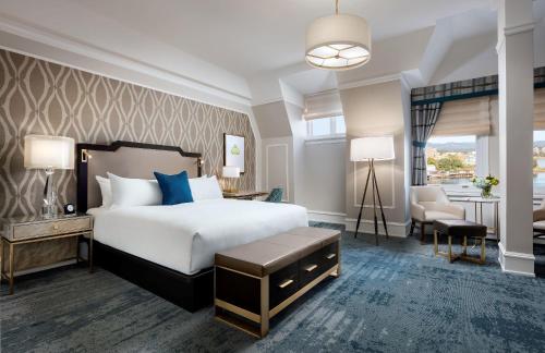 101987379 Fairmont Empress Hotel